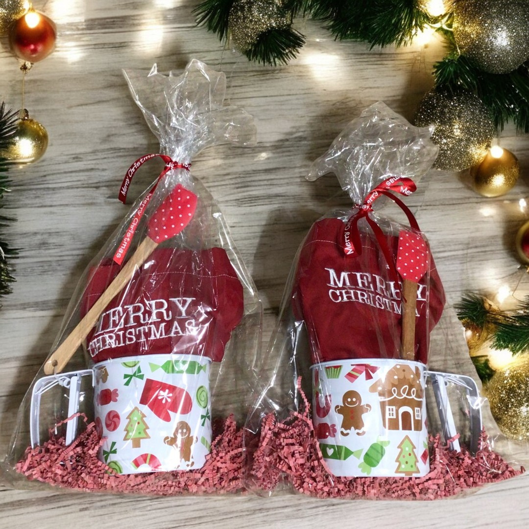 The Gift of Cooking, Christmas Ready To Gift Apron and Sifter Set